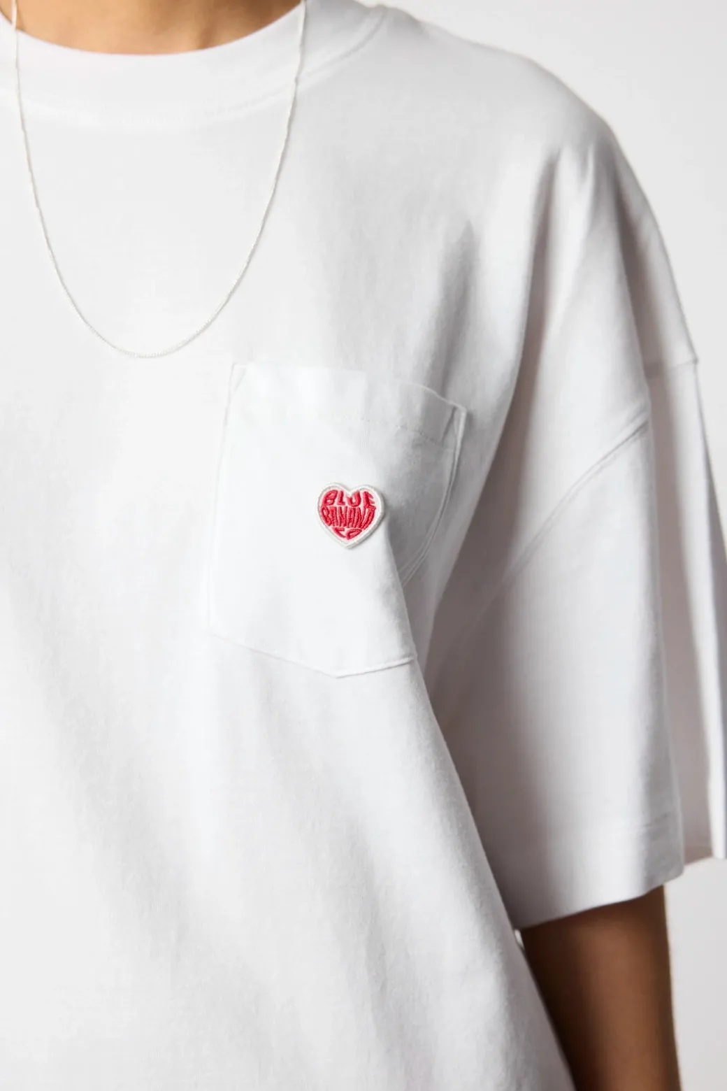 CAMISETA HEART POCKET BLANCA