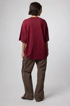 CAMISETA PATCH BURGUNDY