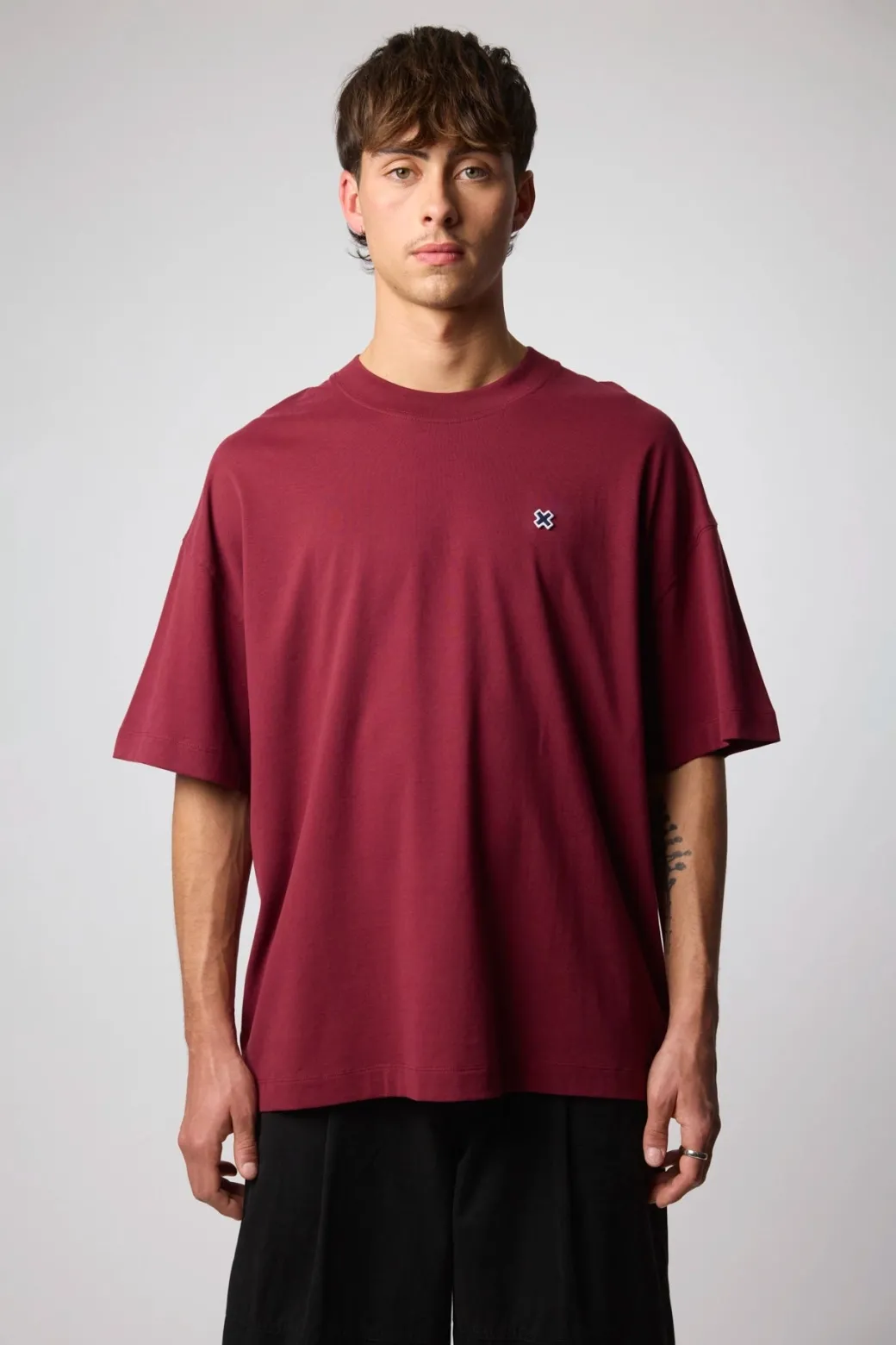 CAMISETA PATCH BURGUNDY