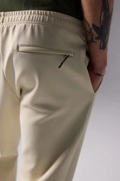 PANTALÓN TECH DUSTY CREAM