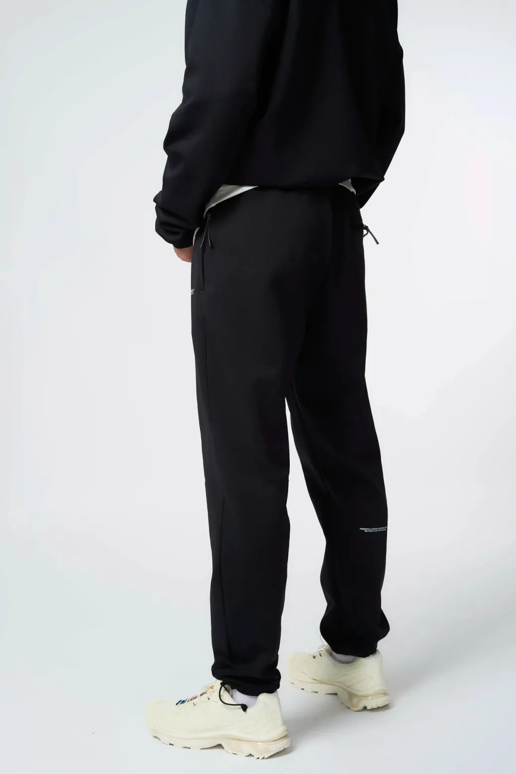 PANTALÓN TECH NEGRO OSCURO