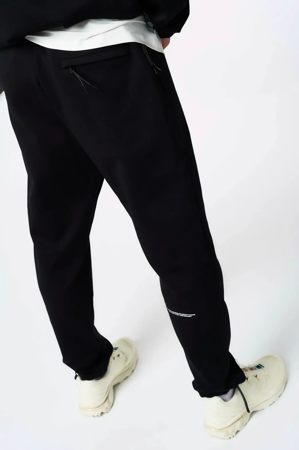 PANTALÓN TECH NEGRO OSCURO