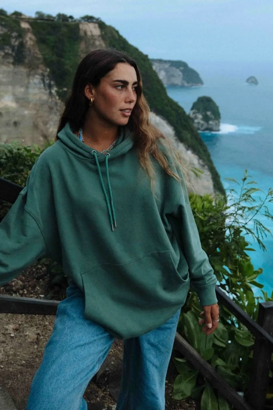 SUDADERA CON CAPUCHA BONFIRE PINE GREEN