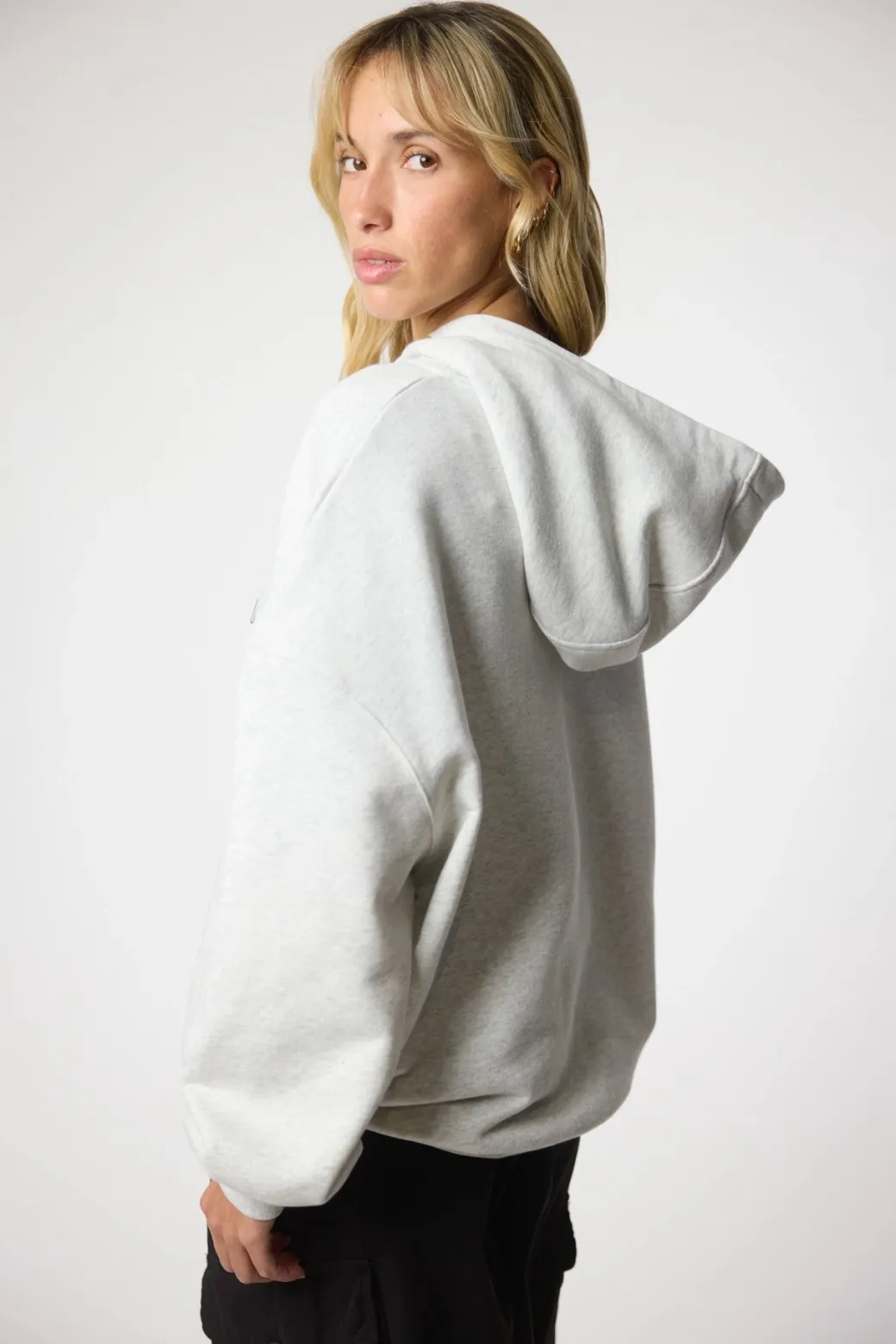 SUDADERA CON CAPUCHA CLEAN LIGHT GREY MELANGE