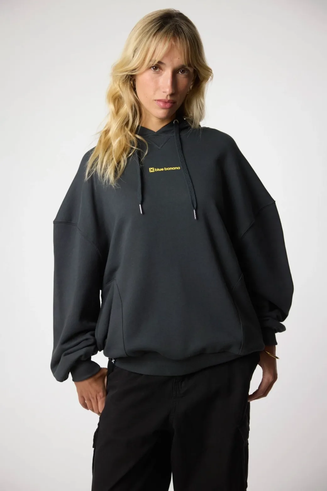 SUDADERA CON CAPUCHA CLEAN ANTRACITA