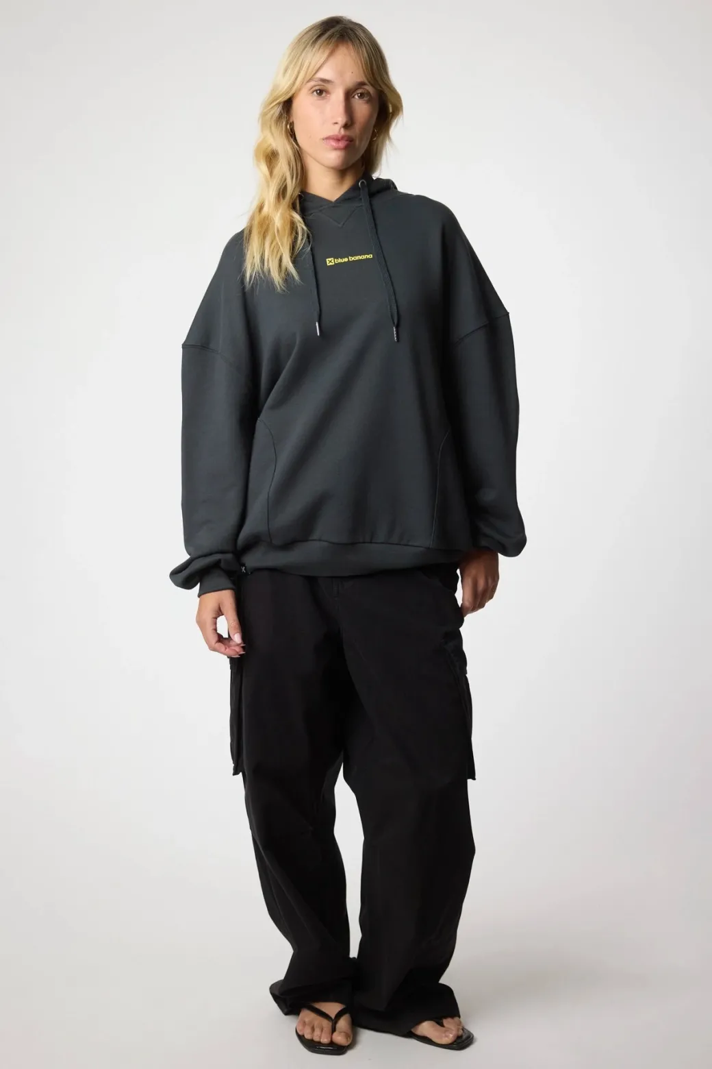 SUDADERA CON CAPUCHA CLEAN ANTRACITA