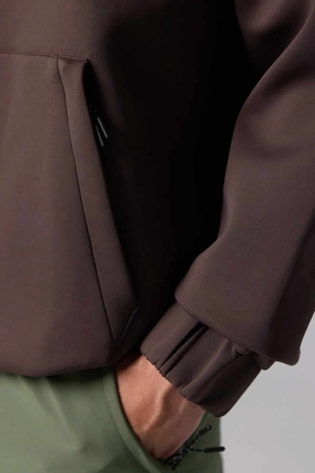 SUDADERA CON CAPUCHA NON-GRAVITY SOLID BROWN