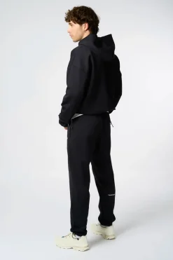 SUDADERA CON CAPUCHA TECH NEGRA OSCURA