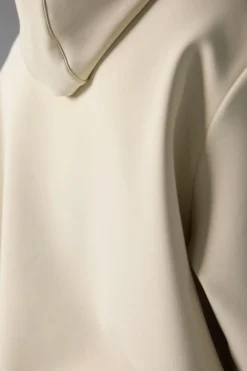 SUDADERA CON CAPUCHA TECH DUSTY CREAM