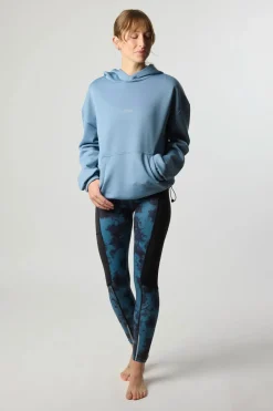 SUDADERA CON CAPUCHA TECH LIGHT BLUE
